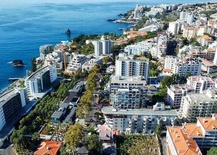 Blue Ship * Funchal (Madeira)